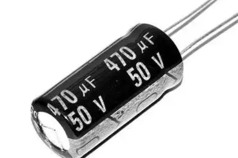 與固態(tài)電容相比，鉭電容的成本如何?